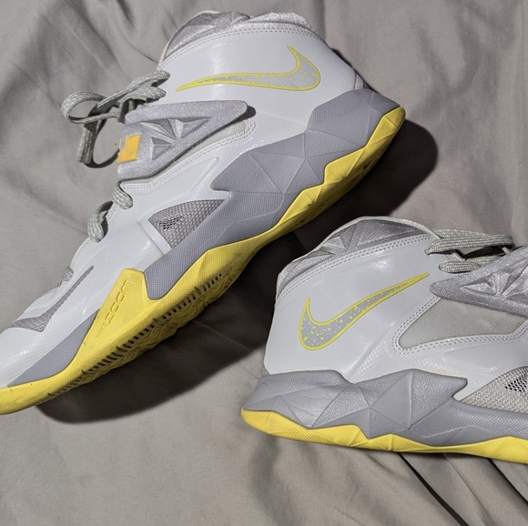 LeBron Soldier 7 - Picture 1 of 4